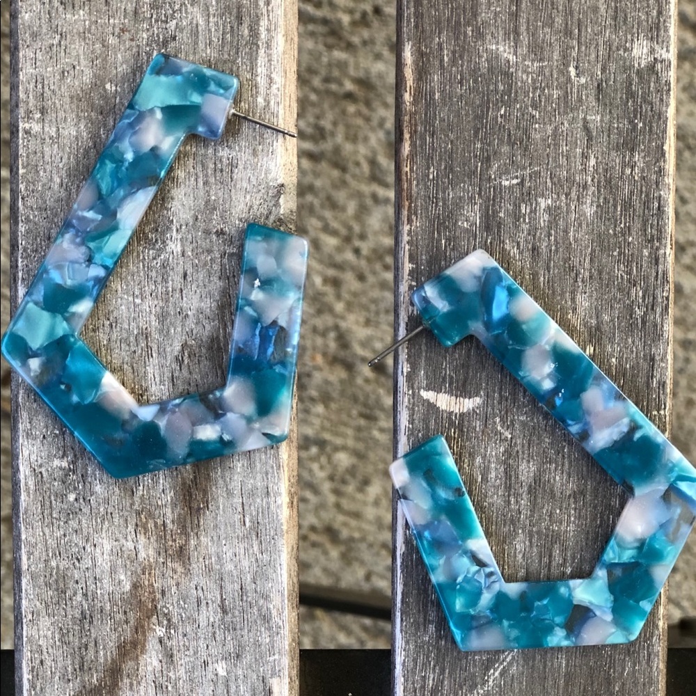 Geometric hoop earrings